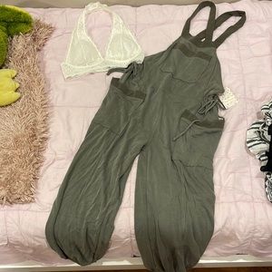 FREE PEOPLE (ARMY GREEN) Romper Size: XS But is oversized and fits like a S/M.